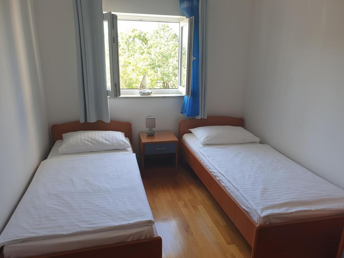 Apartments Mare & Mons Deluxe Malinska Exterior photo