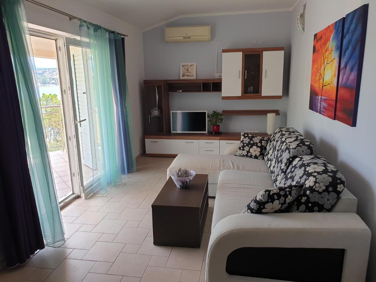 Apartments Mare & Mons Deluxe Malinska Exterior photo