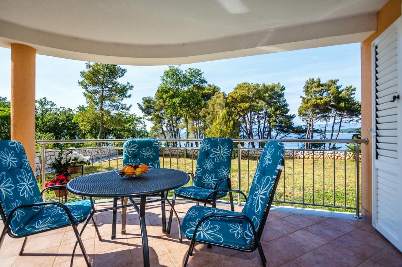 Apartments Mare & Mons Deluxe Malinska Exterior photo