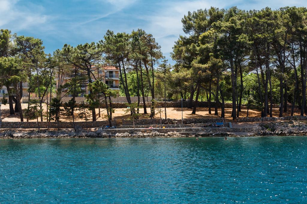 Apartments Mare & Mons Deluxe Malinska Exterior photo