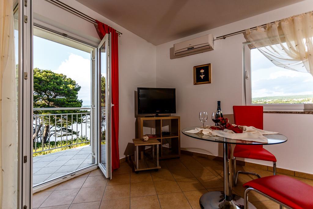 Apartments Mare & Mons Deluxe Malinska Exterior photo