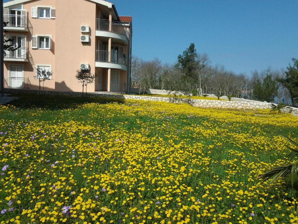 Apartments Mare & Mons Deluxe Malinska Exterior photo