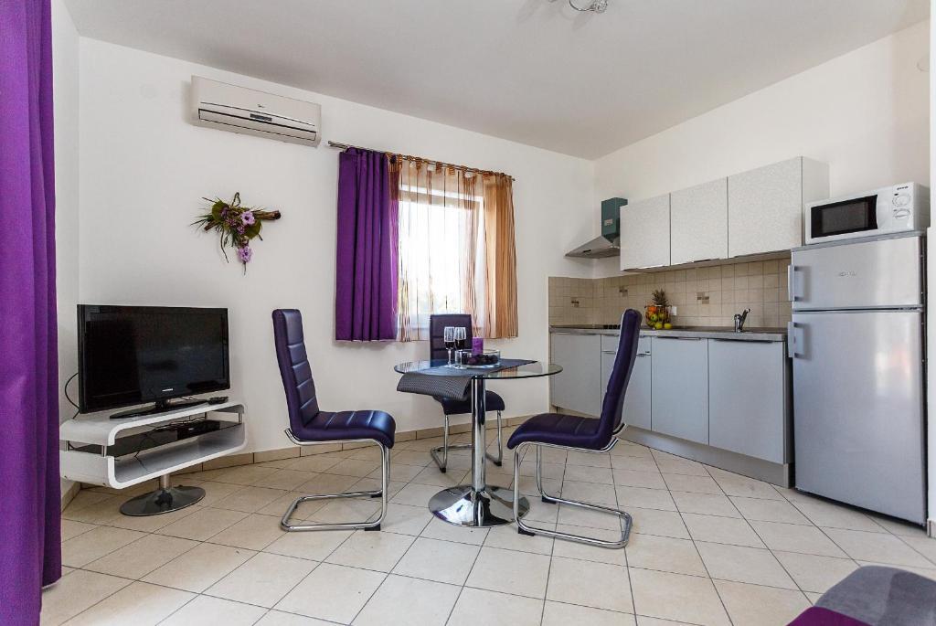 Apartments Mare & Mons Deluxe Malinska Room photo