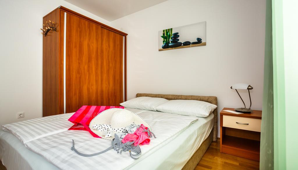 Apartments Mare & Mons Deluxe Malinska Exterior photo