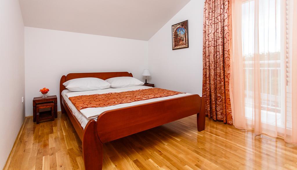 Apartments Mare & Mons Deluxe Malinska Exterior photo