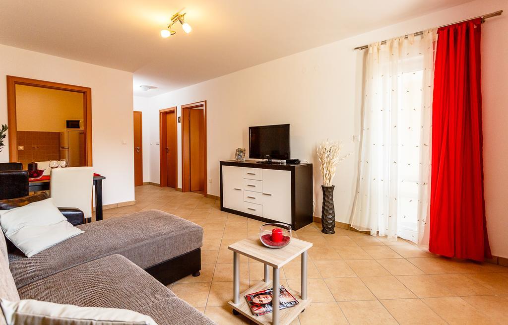 Apartments Mare & Mons Deluxe Malinska Exterior photo