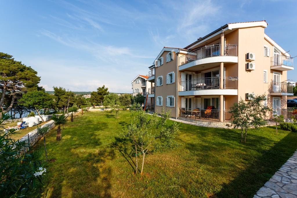 Apartments Mare & Mons Deluxe Malinska Exterior photo