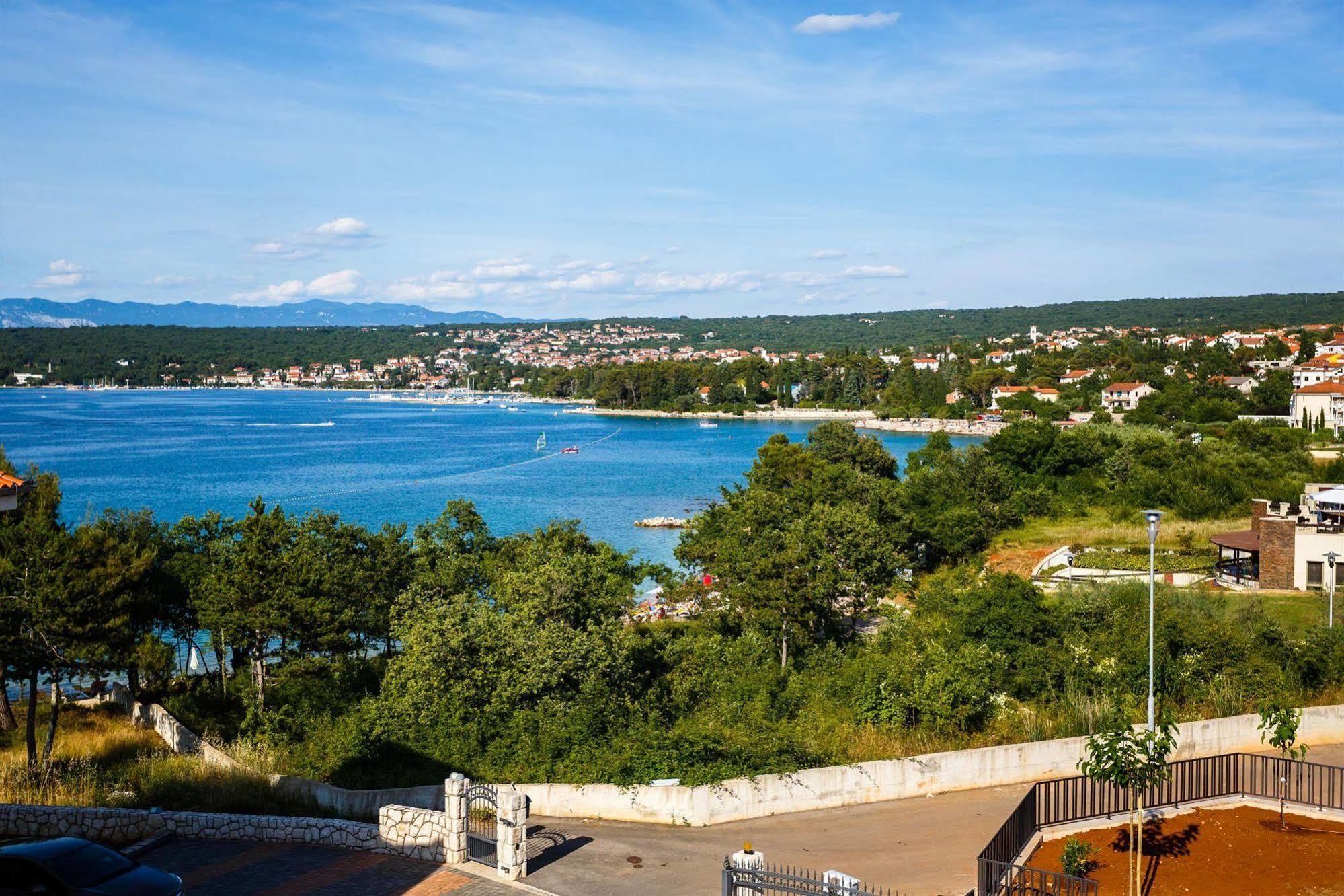 Apartments Mare & Mons Deluxe Malinska Exterior photo