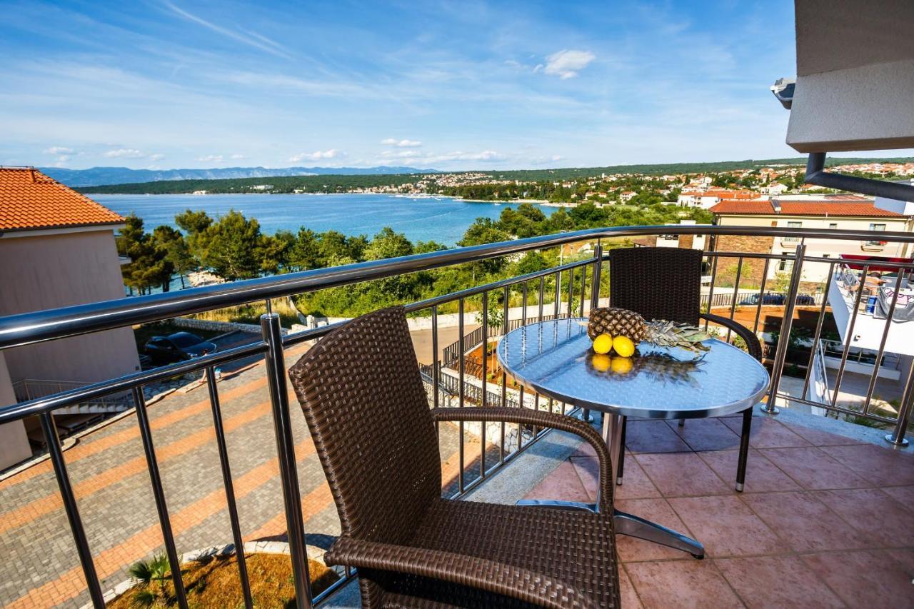 Apartments Mare & Mons Deluxe Malinska Exterior photo